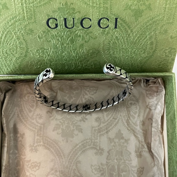Women’s Gucci interlocking bracelet 17” - Picture 8 of 16